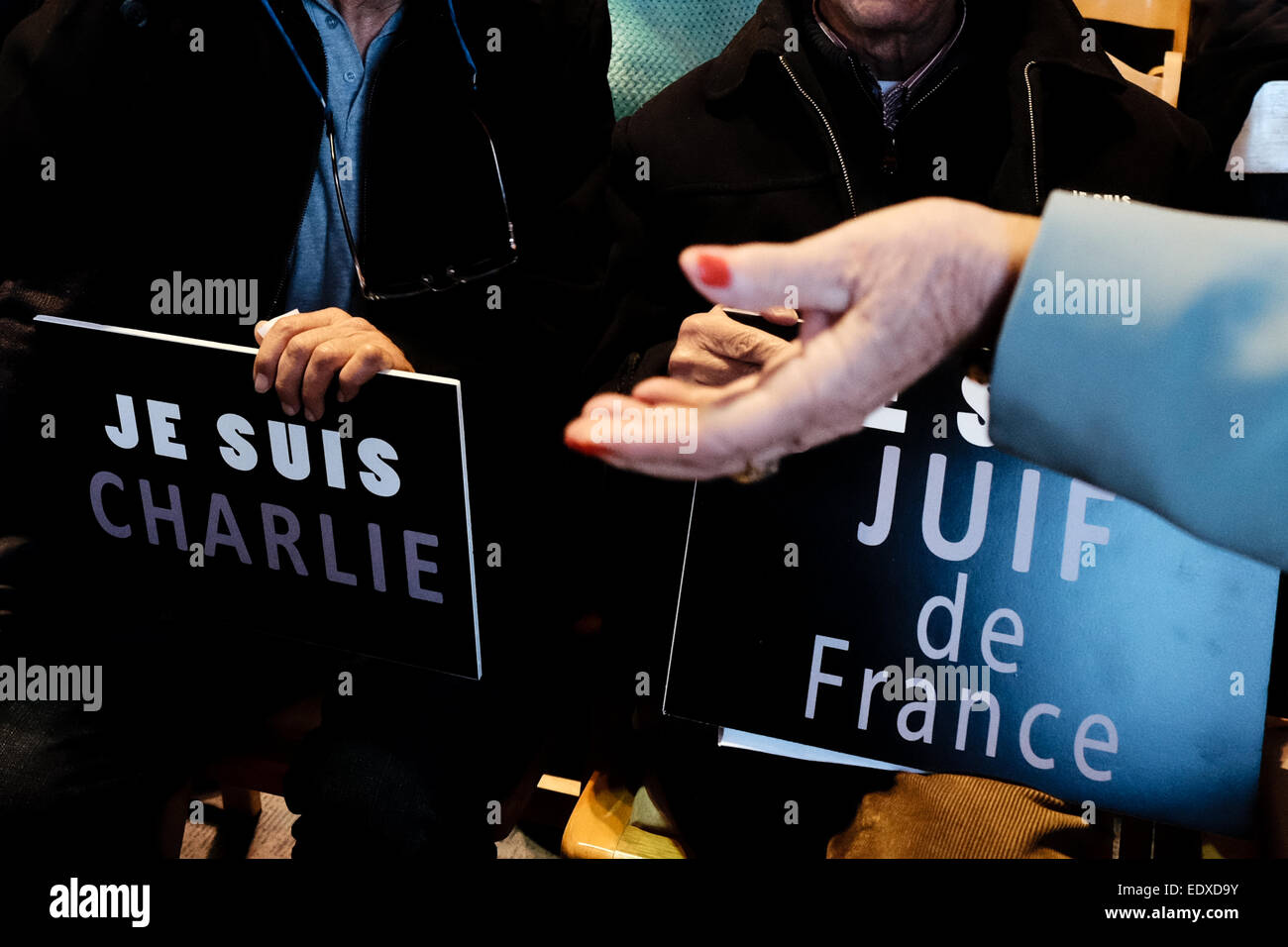 Israël. Jan 11, 2015. Une très large participation à la municipalité de Jérusalem Ville salle du Conseil en tant que maire Barkat est titulaire d'un rassemblement de l'unité de montrer leur soutien pour la nation française et de la communauté juive de France à la suite des attentats terroristes à Paris. Credit : Alon Nir/Alamy Live News Banque D'Images