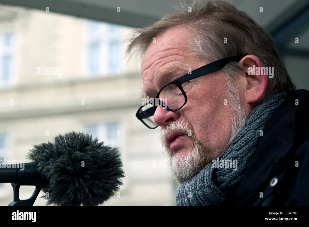 Copenhague, Danemark. 11 janvier, 2015. M. Christain Juhl, député (Enhedslisten - Anglais : l'Alliance Rouge-verte), prend la parole à l'aile gauche "Charlie Hebdo" rallye de soutien à Copenhague ce dimanche après-midi. Il a dit que si on aime la façon indépendante Charlie Hebdo satire, leurs droits de publier leur magazine est indéniable - et il n'y a pas de "mais" associé à ce droit. Credit : OJPHOTOS/Alamy Live News Banque D'Images