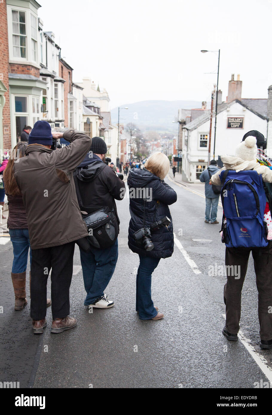 Groupe de photographes de presse au lendemain de chasse en Denbigh, au nord du Pays de Galles a lieu le lendemain de Noël, le 26 décembre de chaque année Banque D'Images