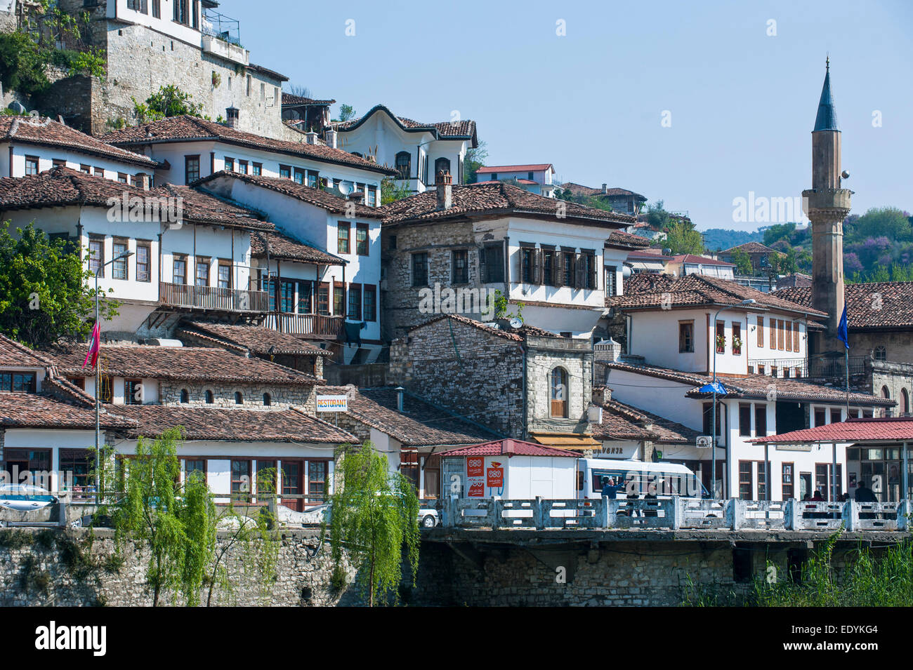 Maisons traditionnelles dans le quartier Mangalem, UNESCO World Heritage Site, Berat, Albanie Banque D'Images