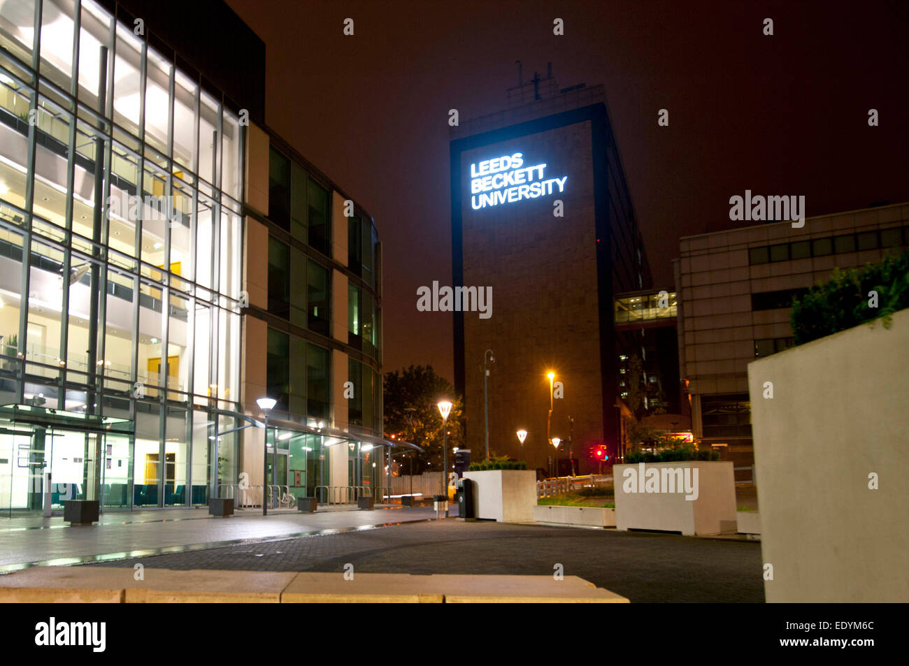 Coup du soir de l'université Leeds Beckett allumé l'affichage Banque D'Images