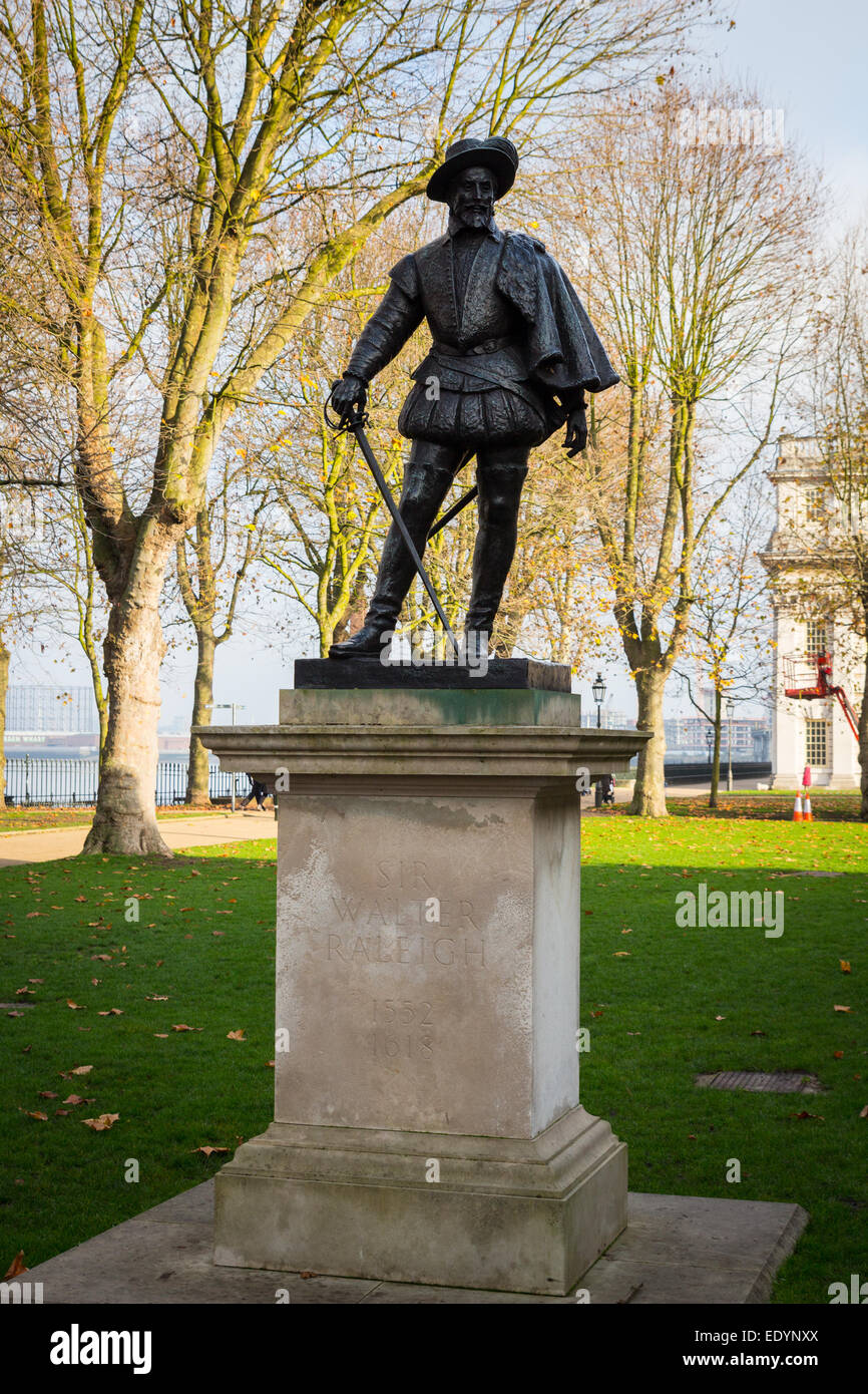 Une statue de Sir Walter Raleigh, à la National Maritime Museum de Greenwich Banque D'Images