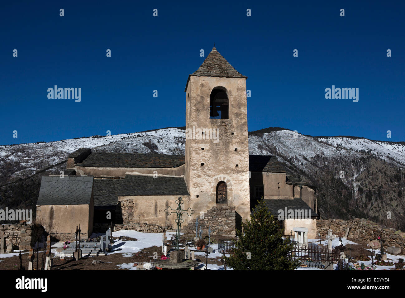 Église de la Trinité et Sainte-Marie, Prats Balaguer, dans les Pyrénées Orientales, France. L'église date du 11ème siècle. Banque D'Images