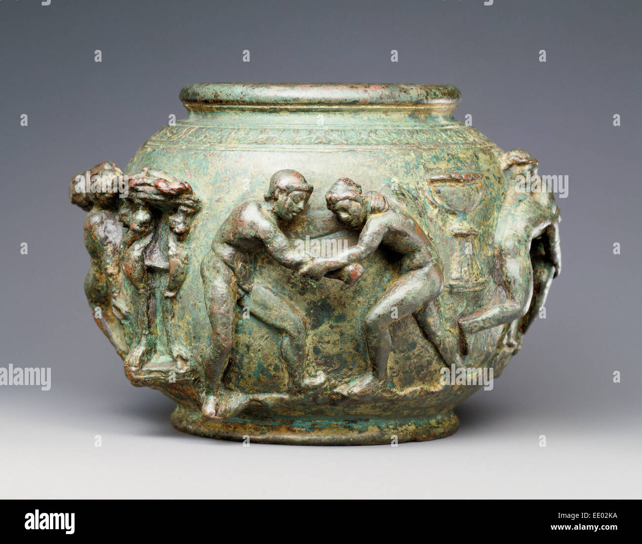 Situla avec une frise de concours athlétiques ; inconnu ; Empire romain ; 75 - 100 ; Bronze Banque D'Images Situla avec une frise de concours athlétiques ; inconnu ; Empire romain ; 75 - 100 ; Bronze Banque D'Images