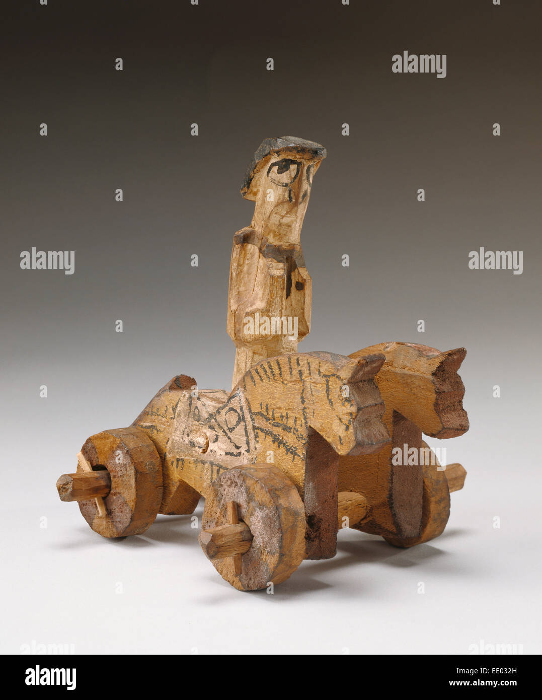 Jouet dans la forme d'un cavalier et deux chevaux sur roues ; inconnu ;  Egypte, Afrique ; 4e siècle ; bois Photo Stock - Alamy