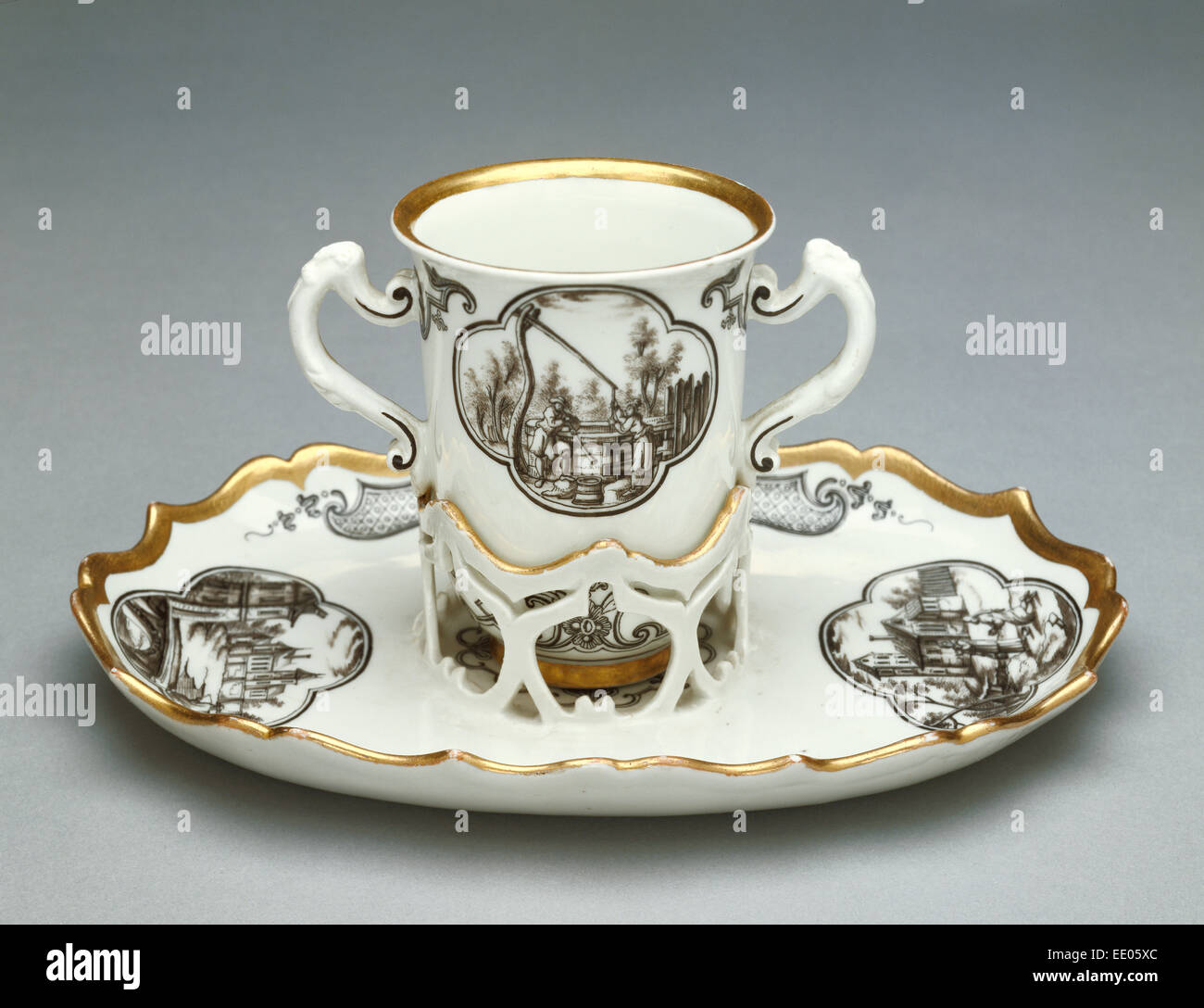 Tasse Et Soucoupe Trembleuse Worcester Vers 1756 - Porcelaine Anglaise, Période Georgienne, Bleu