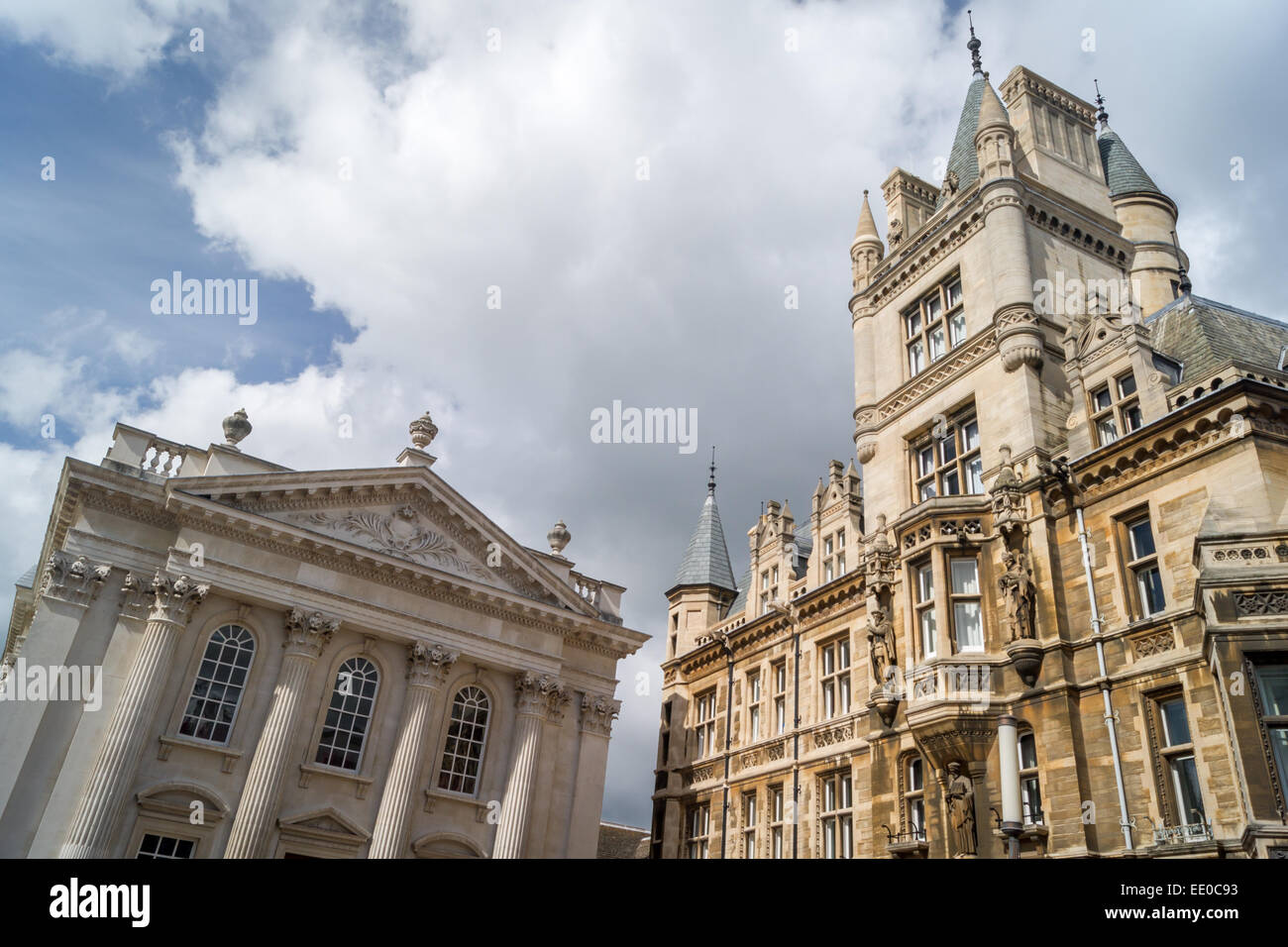 Gonville et Caius College (à droite) et le Sénat Chambre Vue de la Trinity Street, Cambridge, Royaume-Uni Banque D'Images