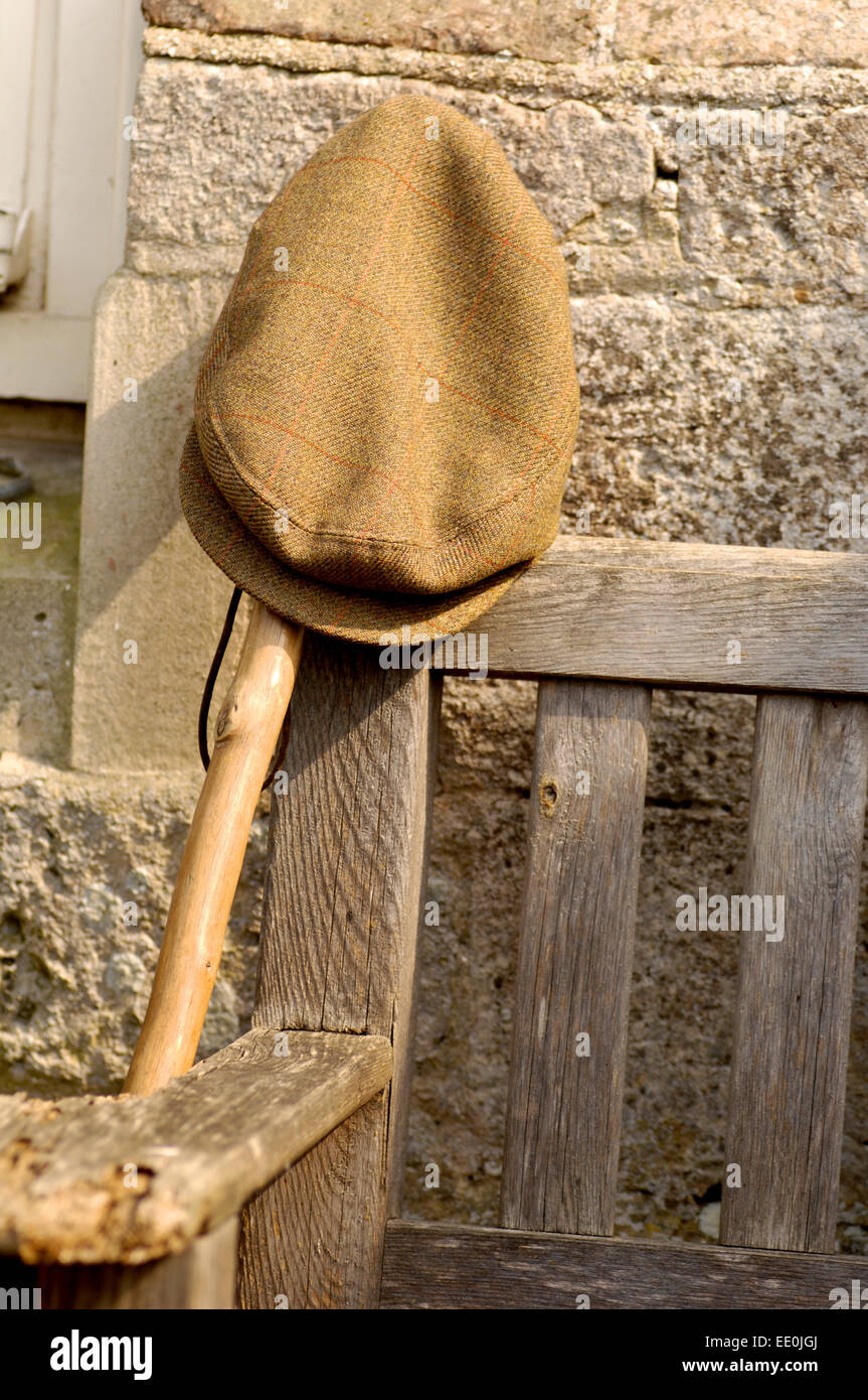 Casquette et bâton de marche UK Banque D'Images