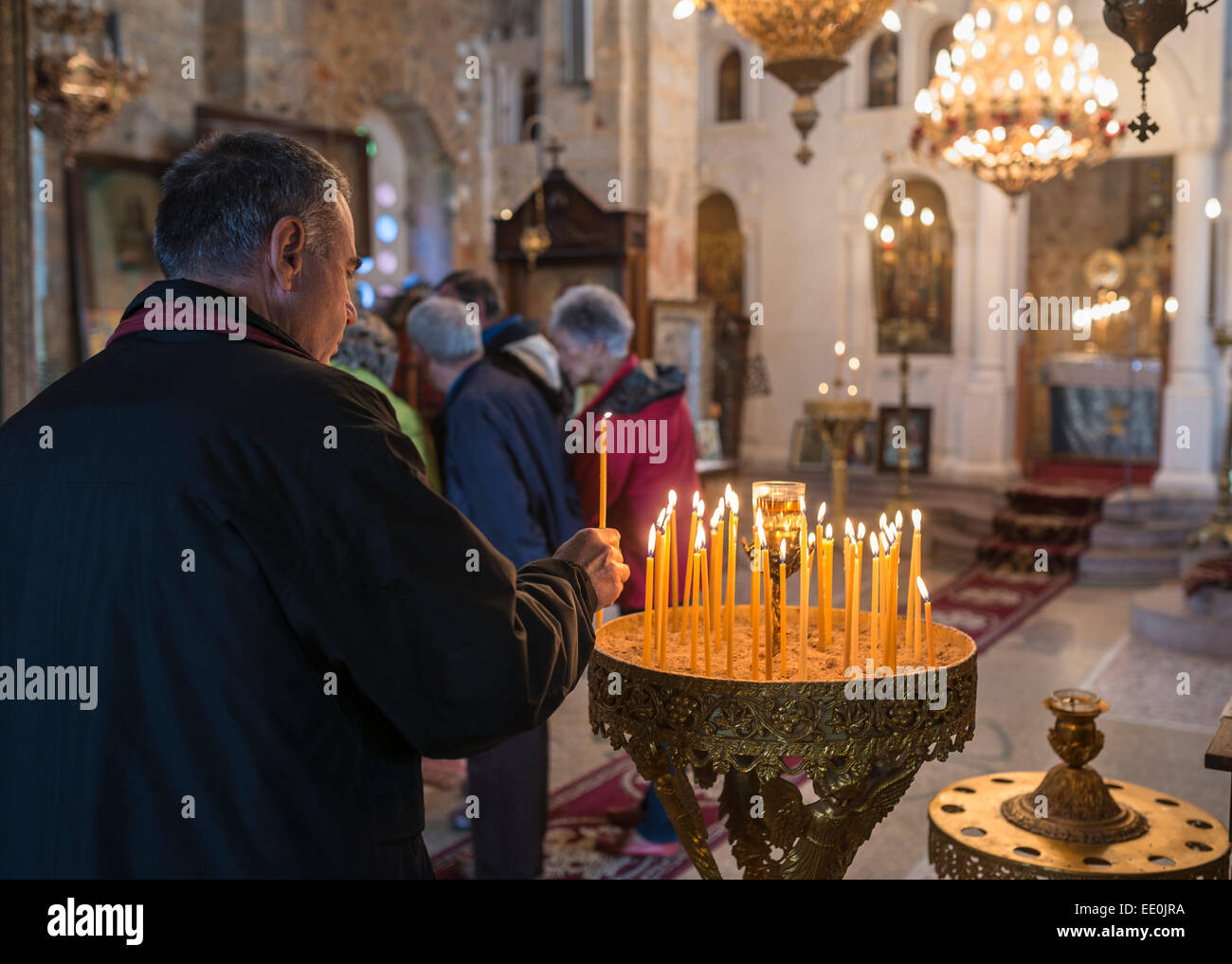 Lampe à Huile En Bronze à Suspendre Orthodoxe Grecque - Coupelle Verre Rouge Pour Veillée Bougie