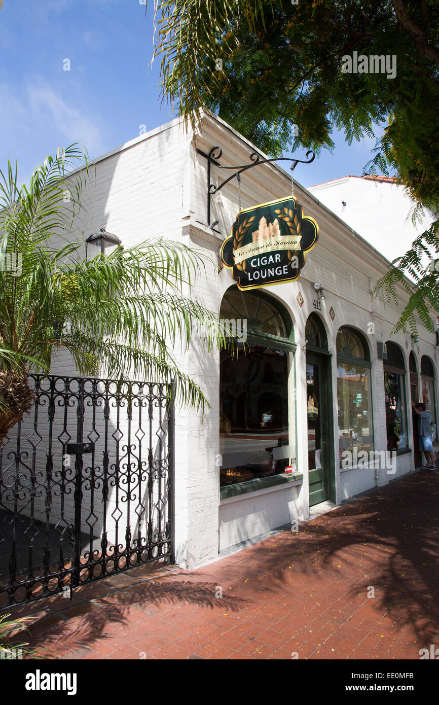 L'arôme de la Havana Cigar Lounge sur State Street, Santa Barbara, Californie Banque D'Images