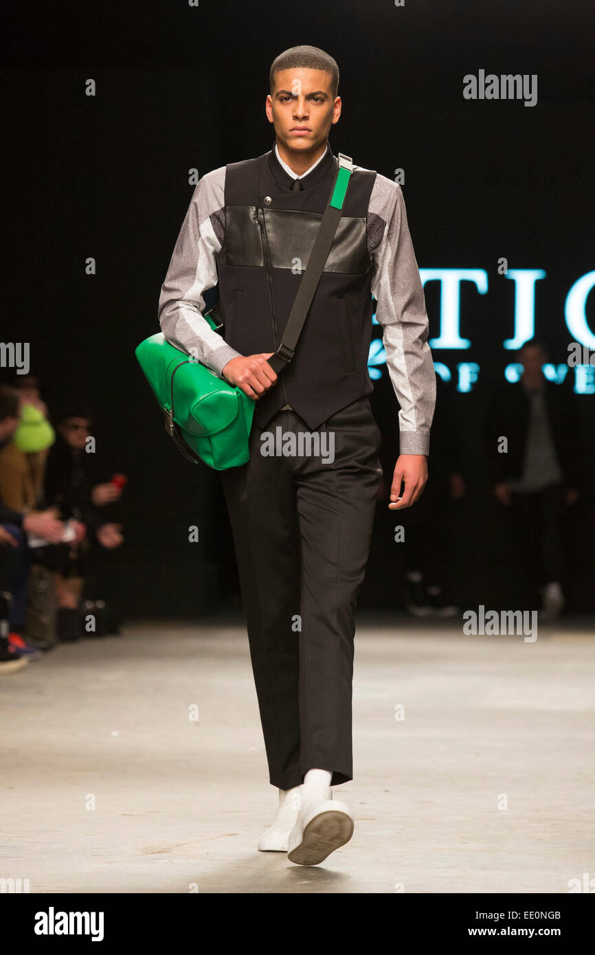 Londres, Royaume-Uni. 12 janvier 2015. Le défilé d'étiquette Tiger de la Suède à Londres Collections : les hommes, le coordonnateur de la fashion week à Londres. Photo : Alamy/CatwalkFashion Live News Banque D'Images