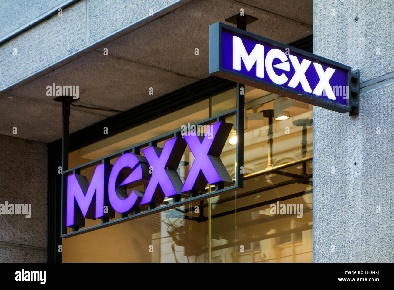 La Boutique Sign de magasin Mexx mode internationale, entreprise qui vend des vêtements et accessoires conçus Banque D'Images