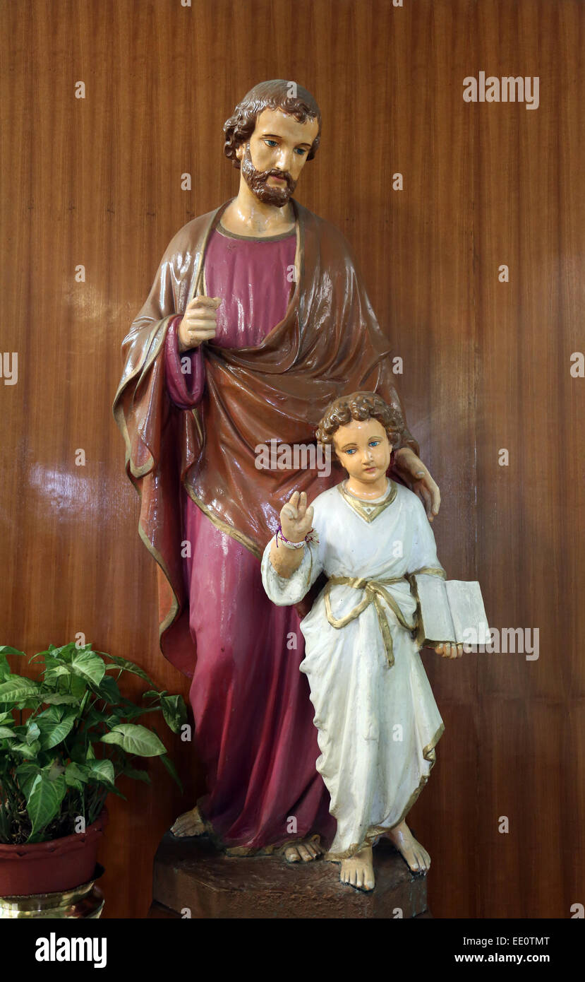 Saint Joseph avec l'enfant Jésus, l'église de Loreto Convent à Kolkata, Inde Banque D'Images