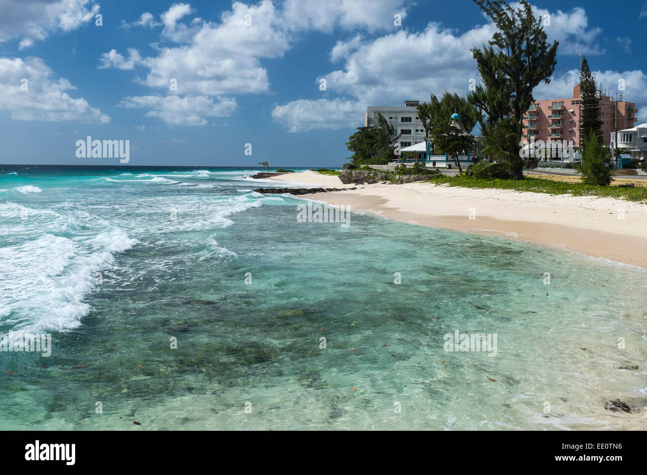 Plage de Hastings, sur la côte sud de l'île des Caraïbes de la Barbade, dans les Antilles. Banque D'Images