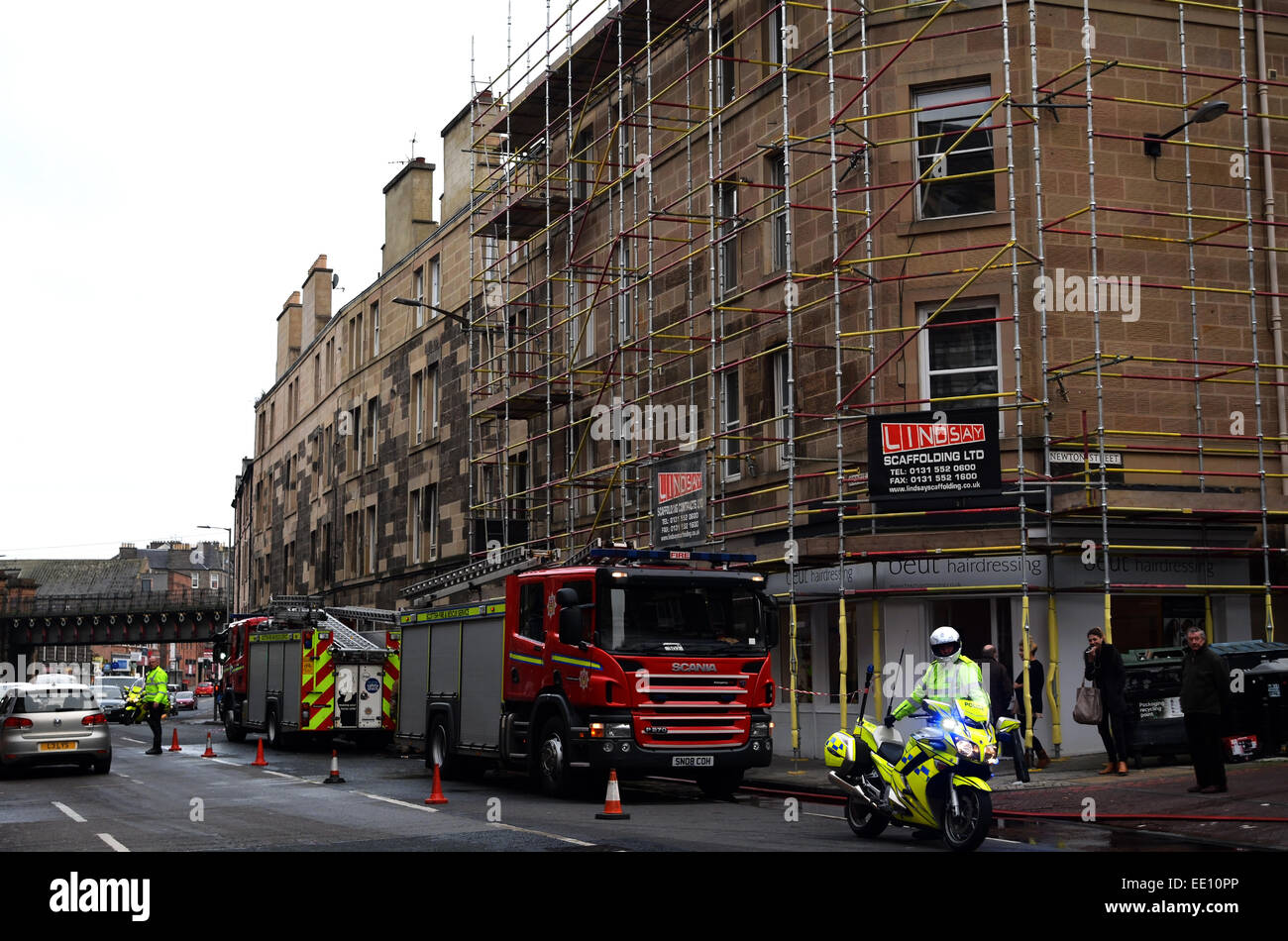 Service d'incendie de la police de la circulation et les appareils participant à un appel d'un incident à Édimbourg. Banque D'Images