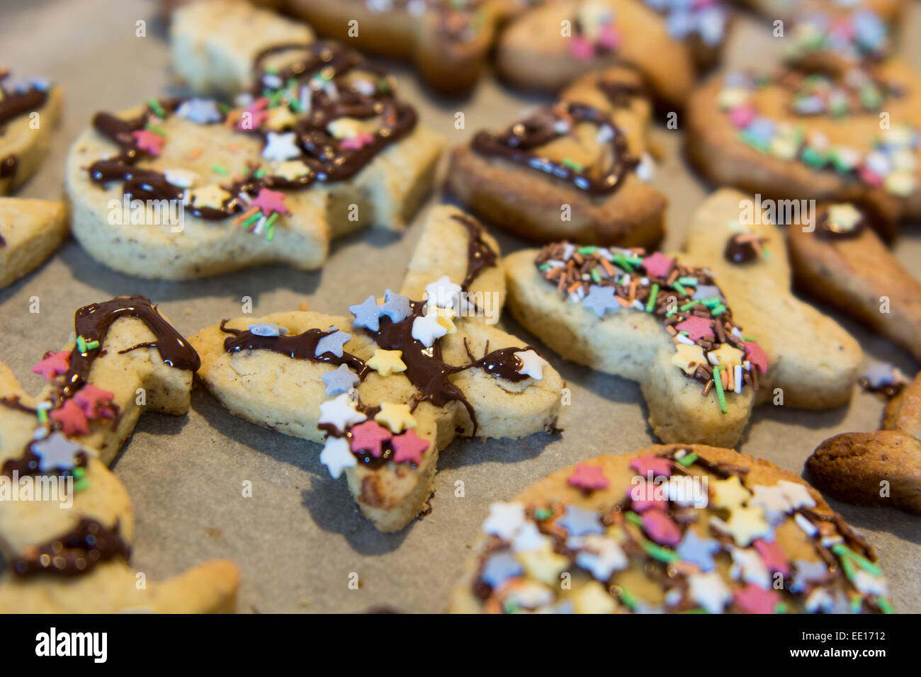 Cookies faits maison papier cuisson temps de Pâques bonbons Banque D'Images