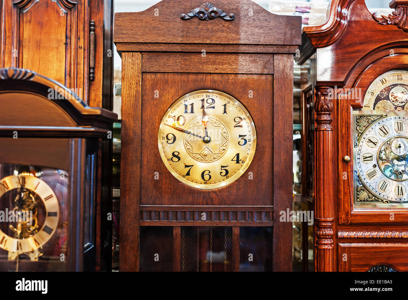 Une horloge ancienne vieux temps qui passe Photo Stock - Alamy