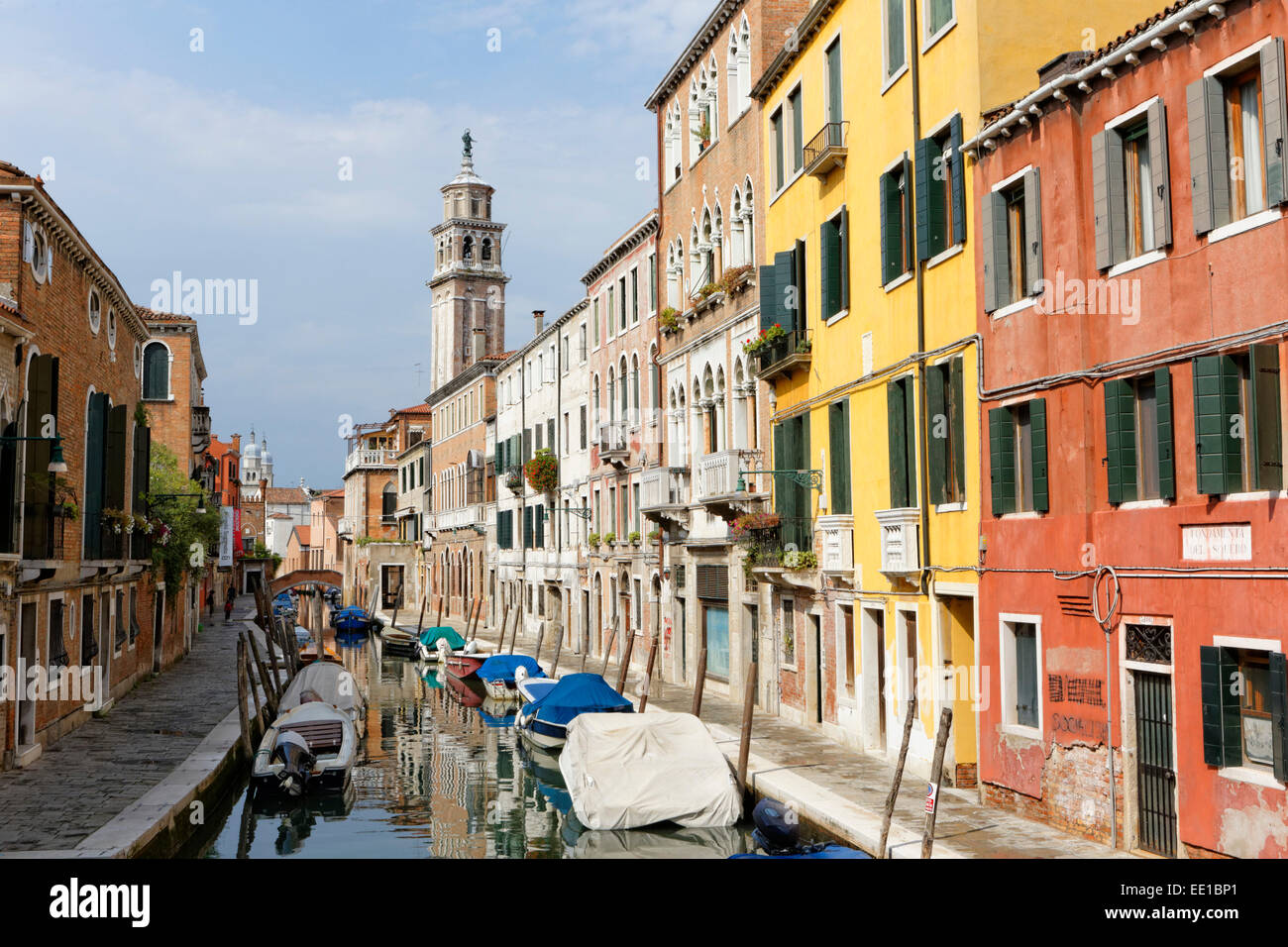 Canal San Barnaba, quartier de Dorsoduro, Venise, Vénétie, Italie Banque D'Images