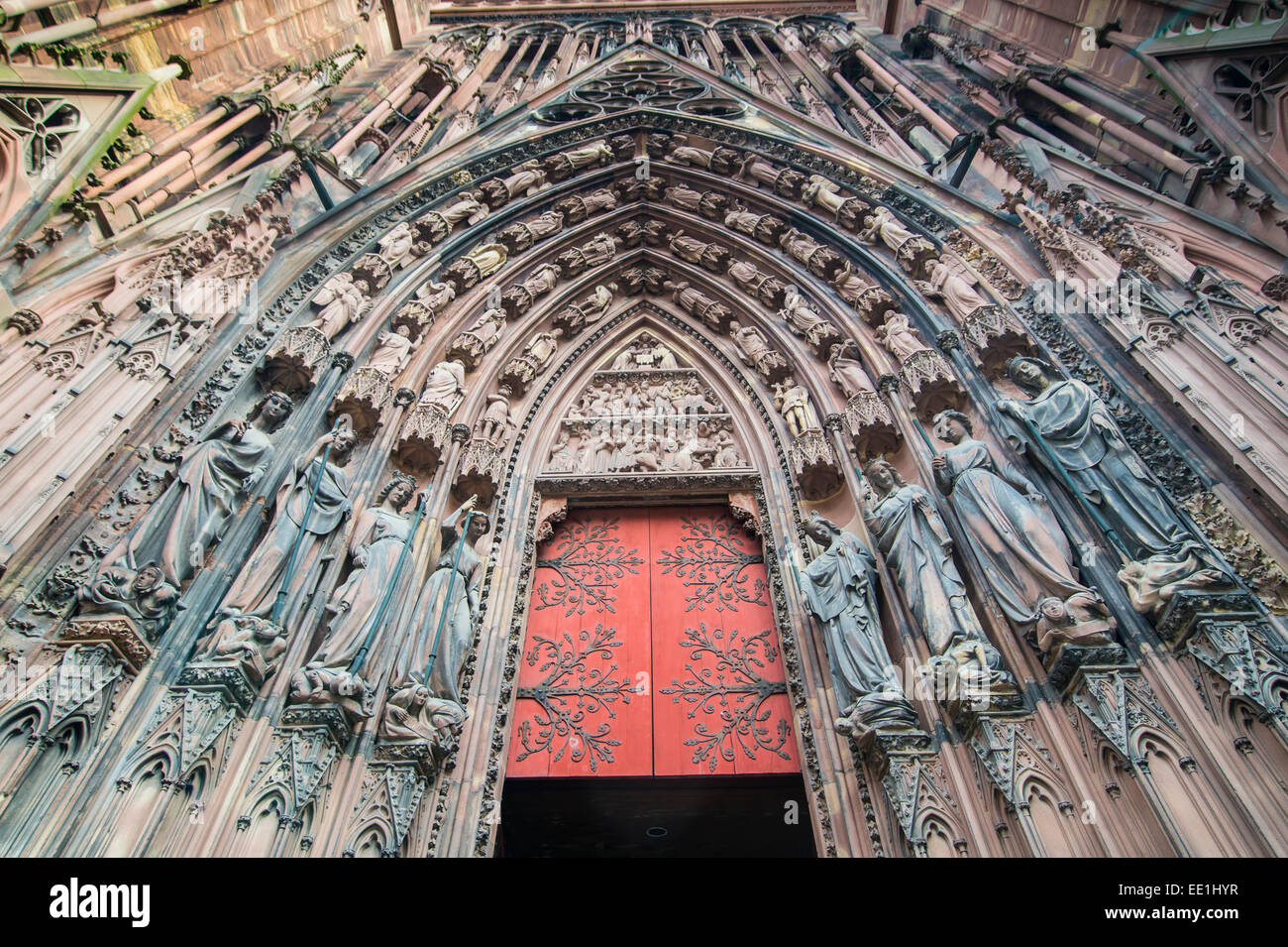 Détail du tympan sur Notre Dame de la cathédrale de Strasbourg, Site du patrimoine mondial de l'UNESCO, Strasbourg, Bas-Rhin, Alsace, France Banque D'Images