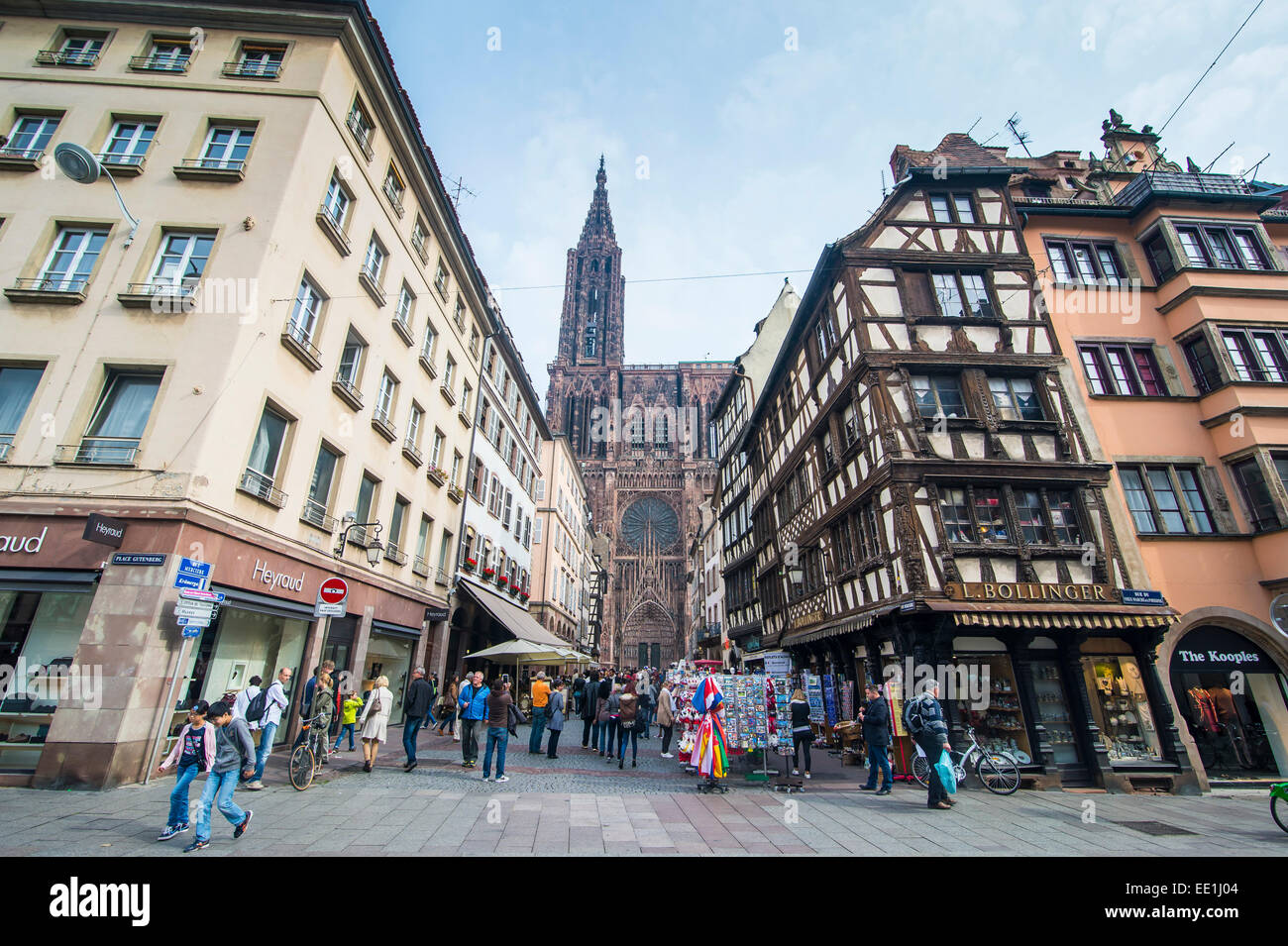 Rue Mercière, cathédrale de Strasbourg, Site du patrimoine mondial de l'UNESCO, Strasbourg, Alsace, France, Europe Banque D'Images