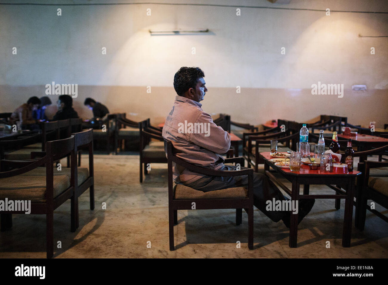 India drinking alcohol Banque de photographies et d'images à haute  résolution - Alamy