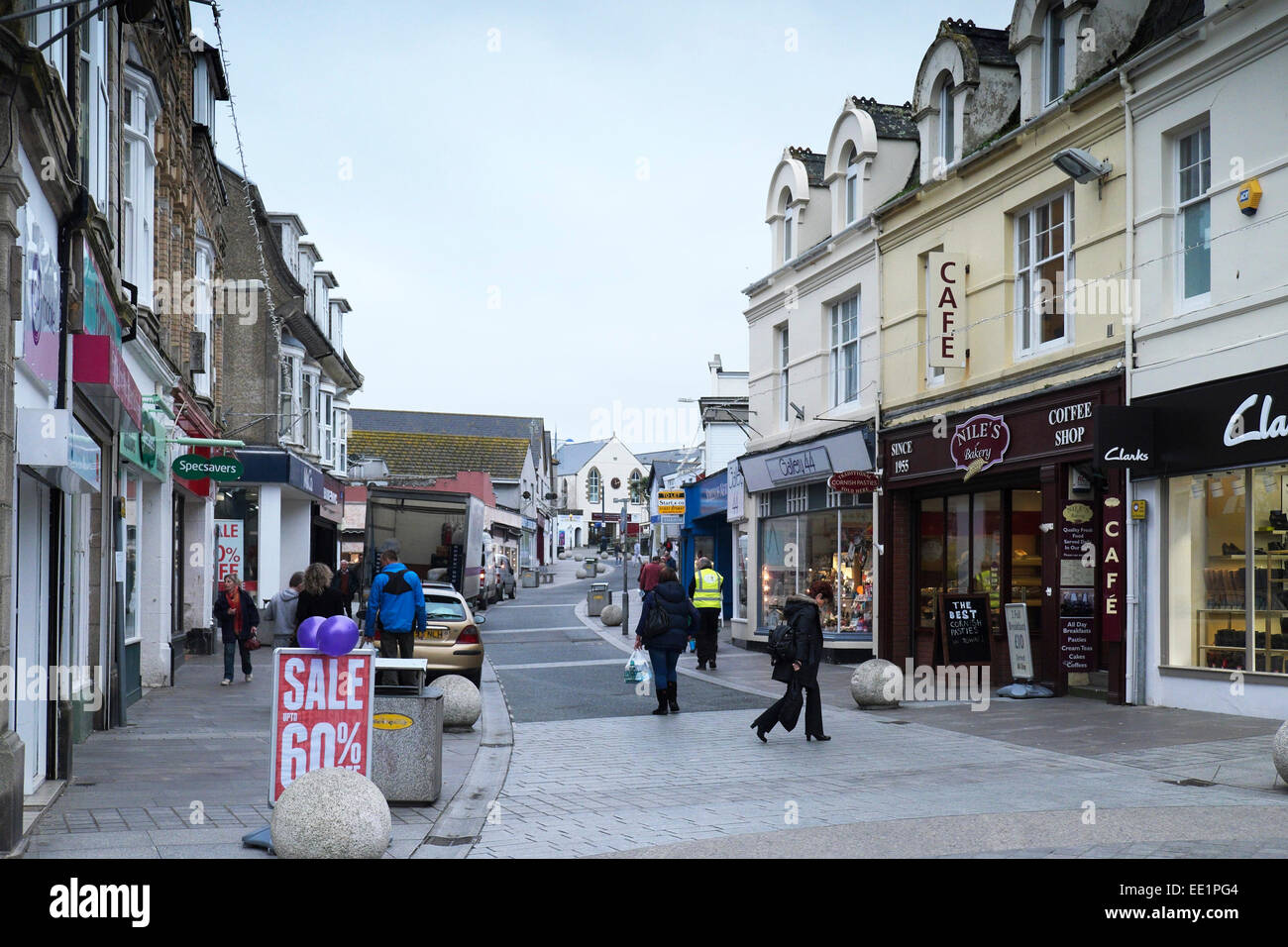 Une froide journée d'hiver dans le centre-ville de Newquay, Cornwall, England, UK. Banque D'Images