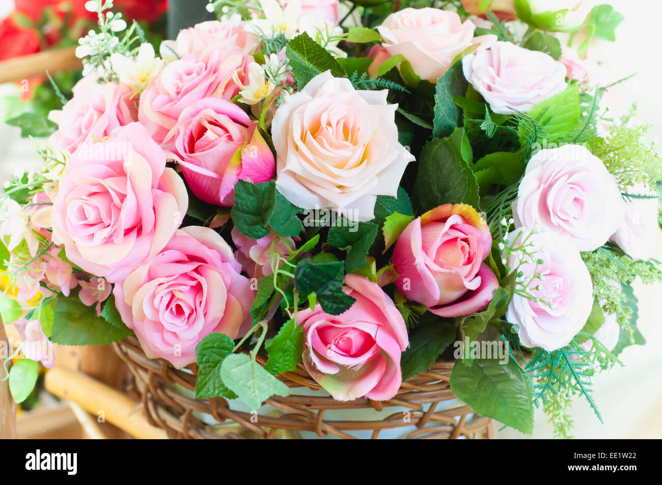 Bouquet de fleurs artificielles organiser pour la décoration dans la maison Banque D'Images