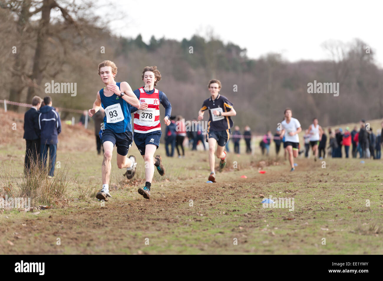 L'Assemblée Knole Run Sevenoaks School cross country senior jeunesse 1516 17 ans 6 équipes de six mile run dans la course d'endurance difficiles Banque D'Images L'Assemblée Knole Run Sevenoaks School cross country senior jeunesse 1516 17 ans 6 équipes de six mile run dans la course d'endurance difficiles Banque D'Images