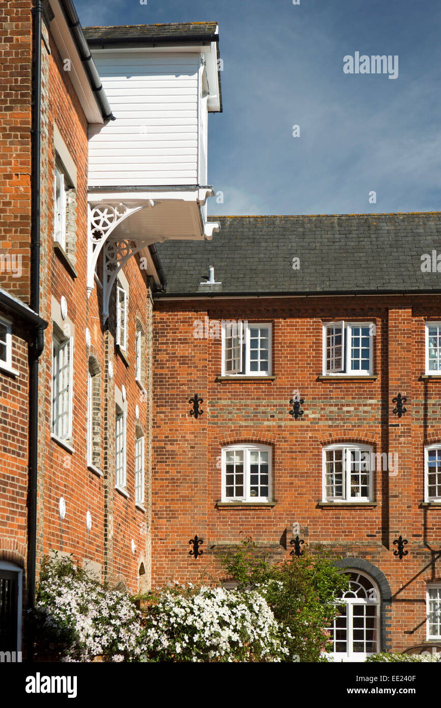 Royaume-uni l'Angleterre, dans le Suffolk, Lavenham, Prentice Street, Baker's Mill appartements dans l'ancien bâtiment industriel converti Banque D'Images