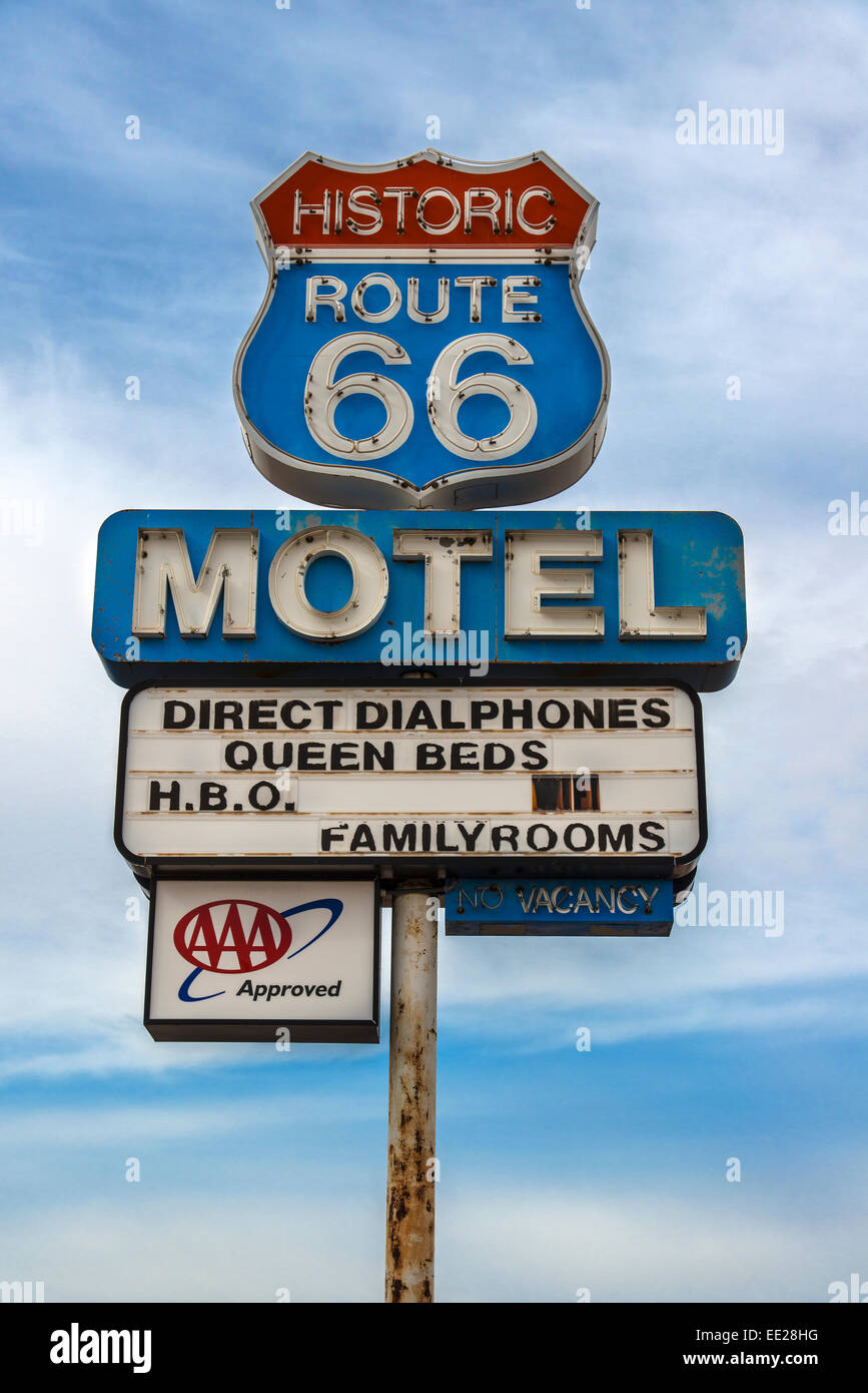 Vintage motel sign le long de l'historique Route 66 AMÉRICAINE, Seligman, Arizona, USA Banque D'Images