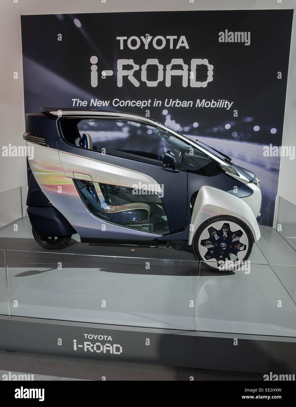 Detroit, MI, USA. 12 Jan, 2015. Toyota i-ROAD éblouit au North American International Auto Show 2015 à Detroit, MI. Crédit : Alexis Simpson/ZUMA/Alamy Fil Live News Banque D'Images