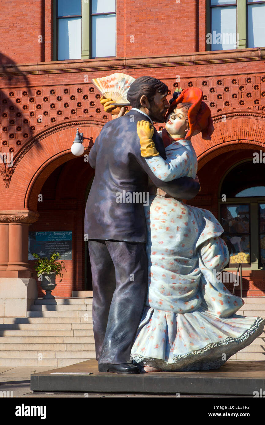 Les figures de danse à l'extérieur Musée d'art et d'histoire à l'old Custom House, Key West, Floride, USA Banque D'Images