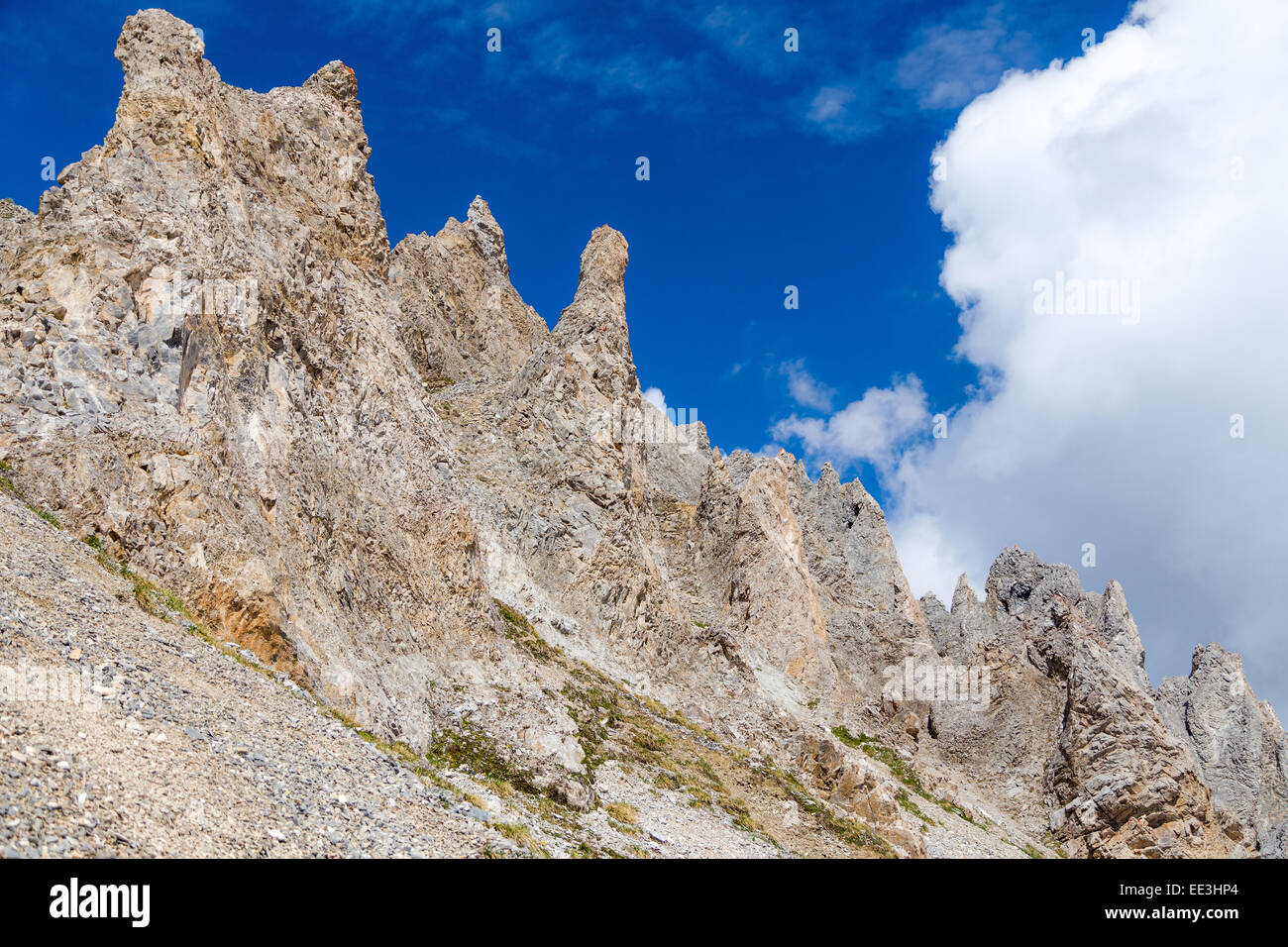 La crête rocheuse en ruine. Banque D'Images