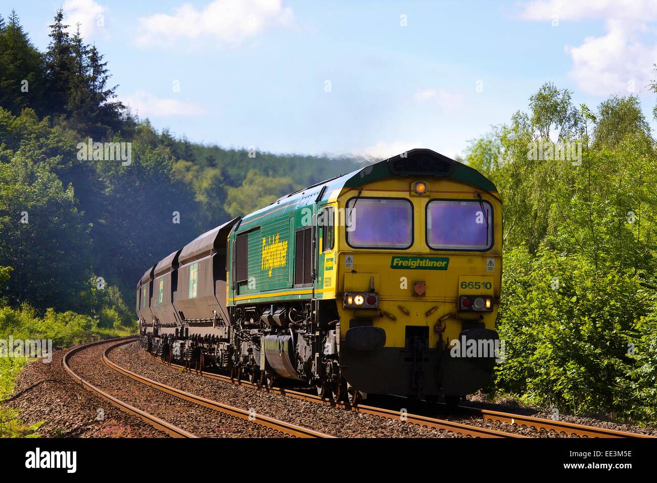 Freightliner train de marchandises, près de Lazonby, Eden Valley, s'installer à Carlisle Railway Line, Cumbria, Angleterre, Royaume-Uni. Banque D'Images