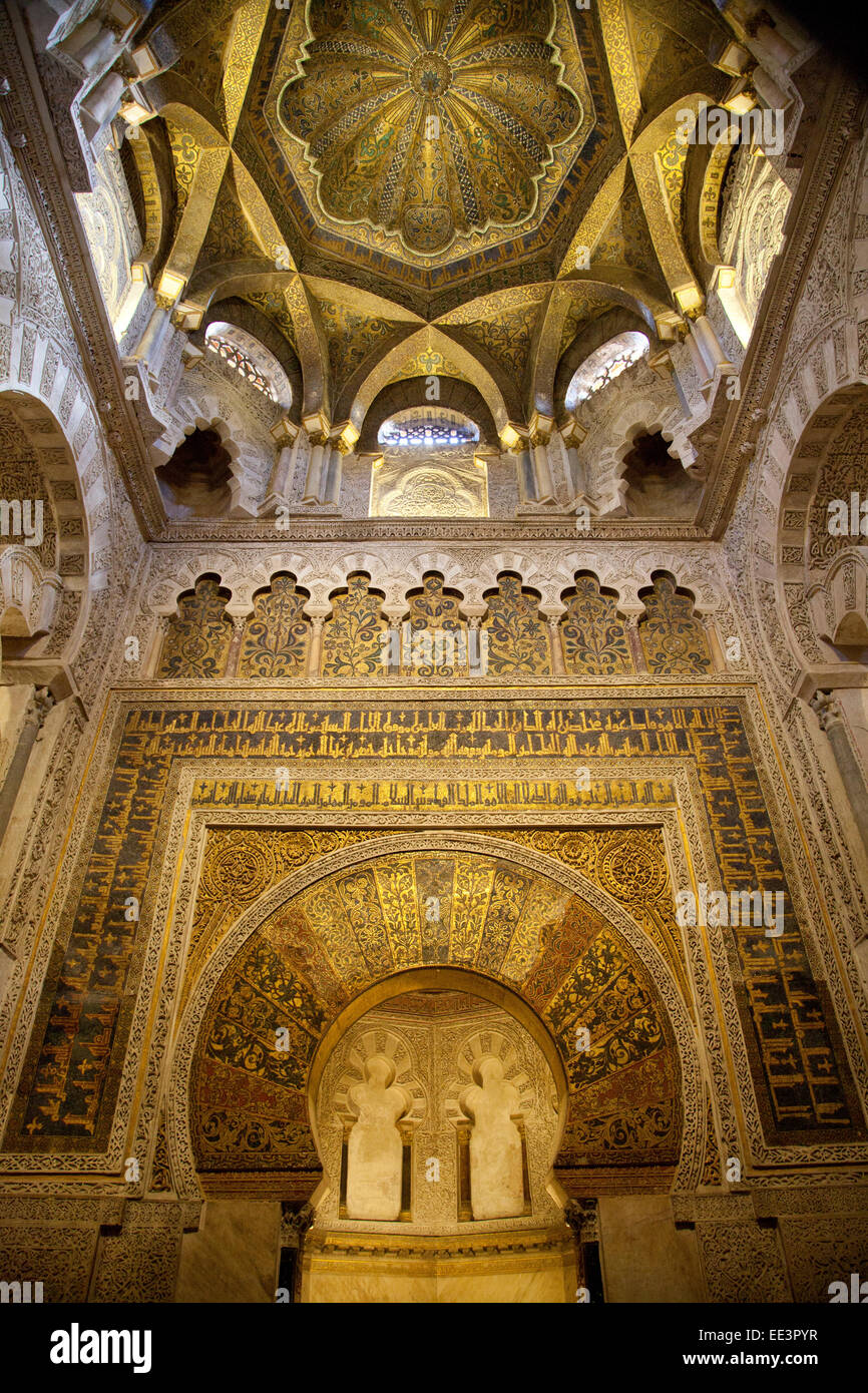 Cordoue, La Mezquita (la grande mosquée), la prière mihrab (niche) à dôme au plafond Banque D'Images