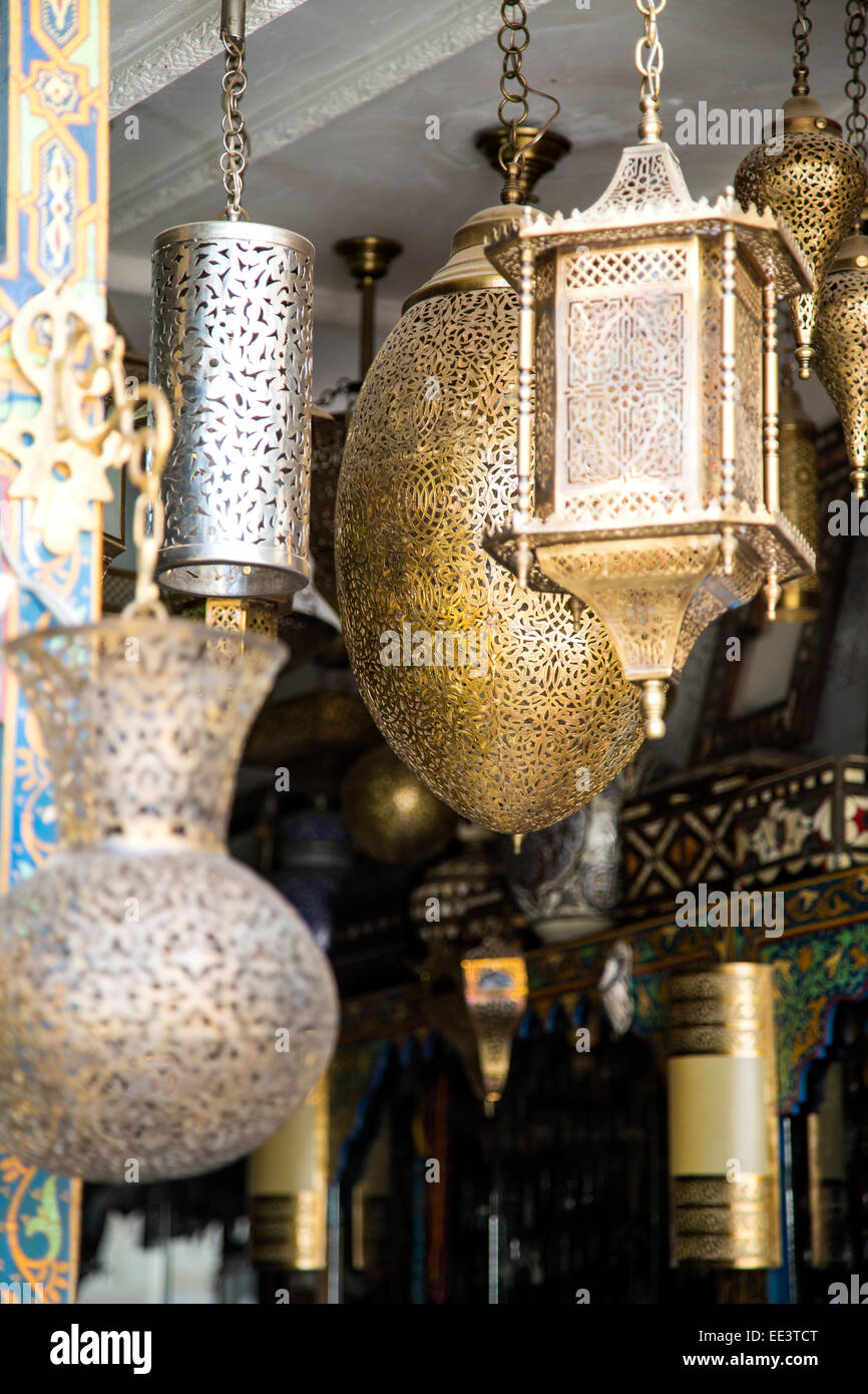 Lampes traditionnelles sur le marché à Fes, Maroc Banque D'Images