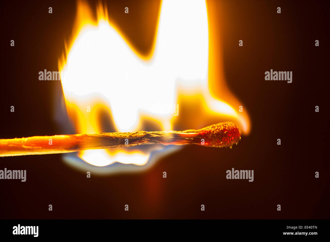 Match enflammé, flamme à la tête, match Banque D'Images