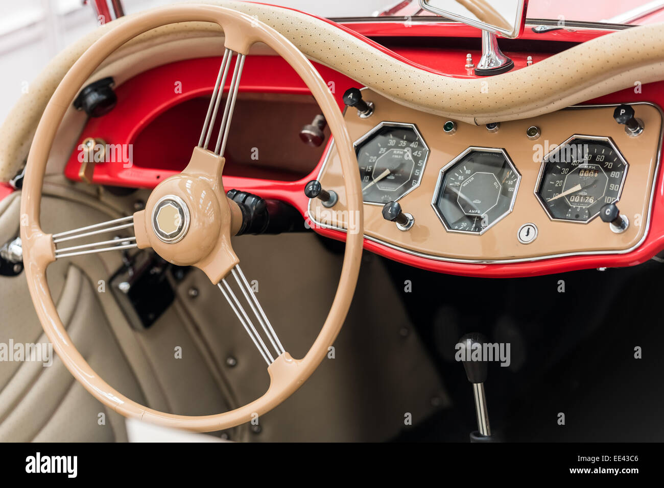 Vintage Car intérieur avec tableau de bord rétro Banque D'Images