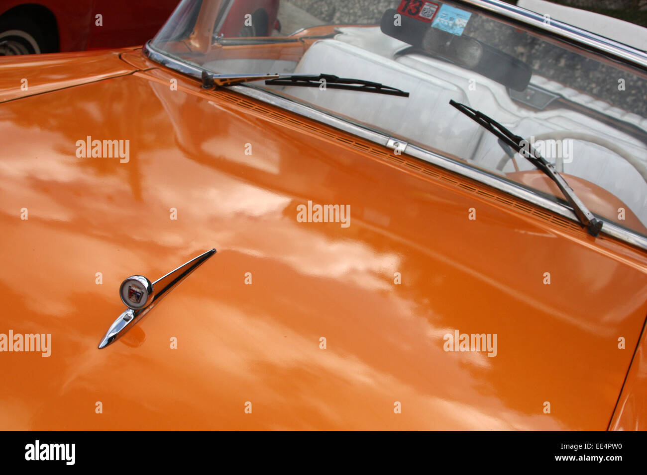 Bonnet (Hood) d'un millésime 1998 Ford Mustang à La Havane, Cuba Banque D'Images