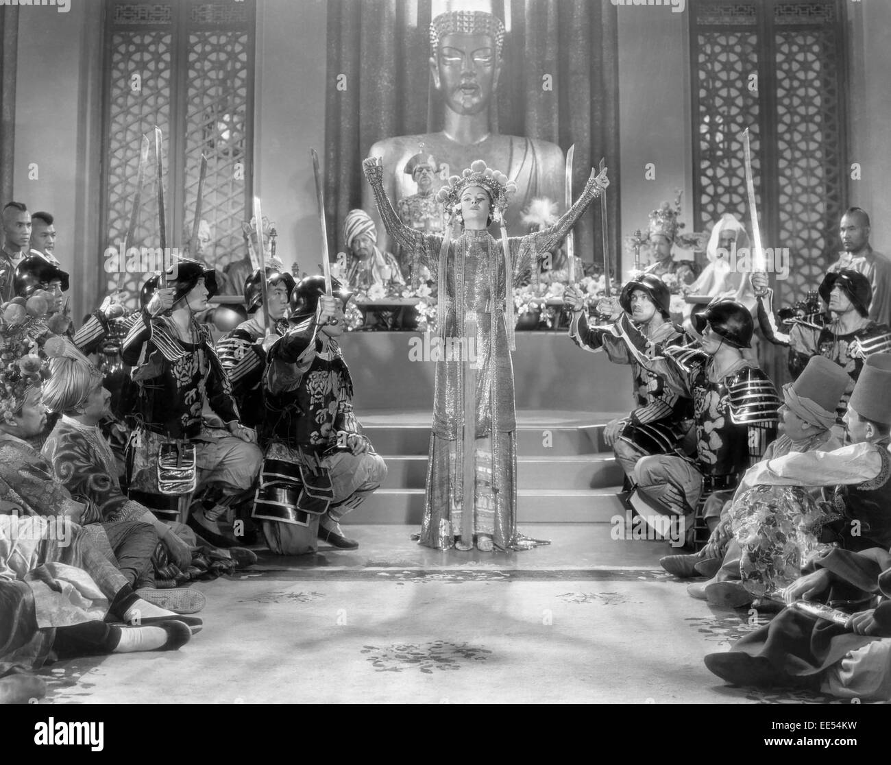 Myrna Loy (centre), sur-ensemble du film, 'Le masque de Fu Manchu', 1932 Banque D'Images