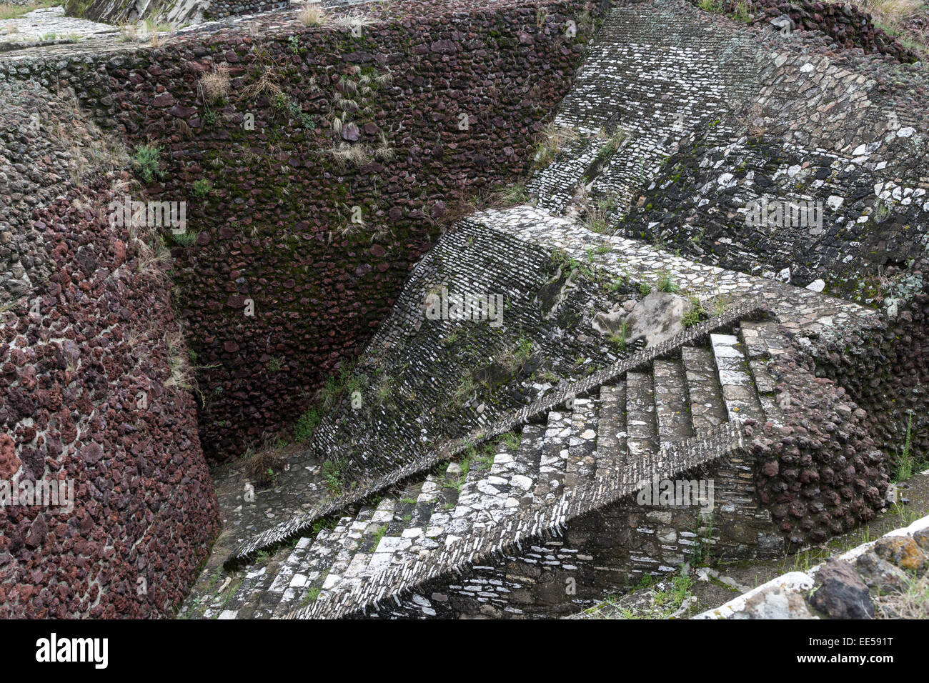 Terrasses d'excavation à la grande pyramide de Cholula ou Tlachihualtepetl , un site archéologique préhispanique à Puebla, Mexique Banque D'Images