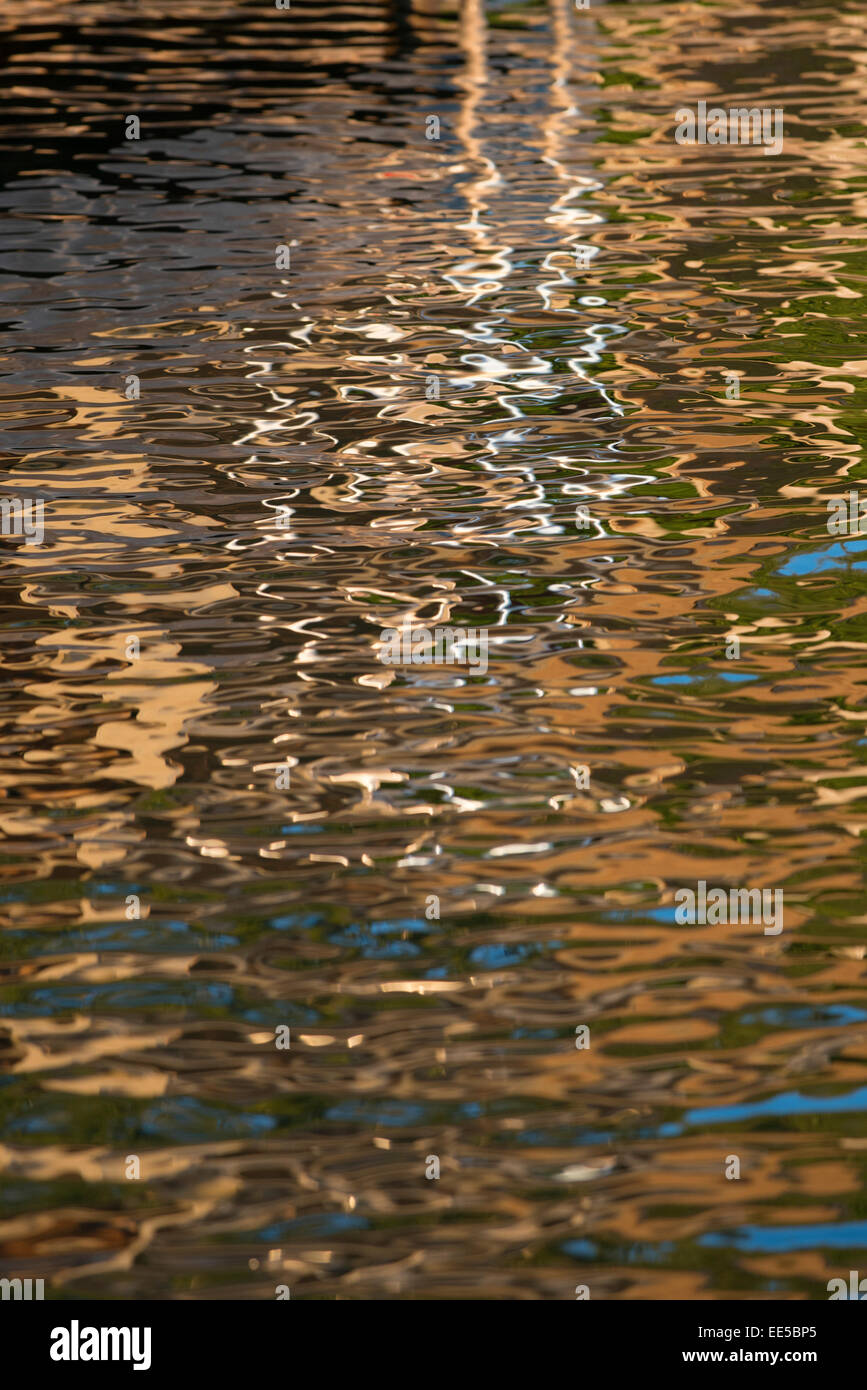 Rippled water reflections, lac des Bois, Ontario, Canada Banque D'Images