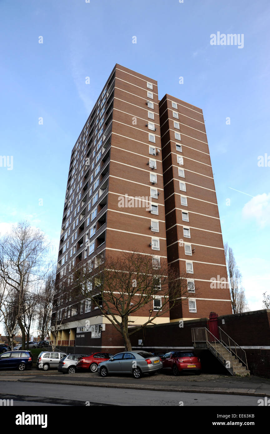 Charlton South East London UK Council bloc plat à côté du terrain de football de la vallée de Charlton Athletic Banque D'Images