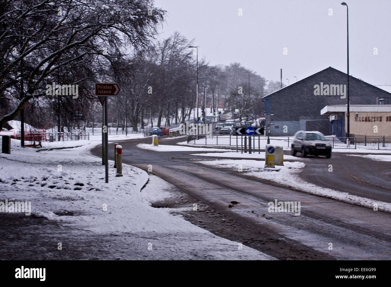 Dundee, Écosse, Royaume-Uni, le 14 janvier, 2015. UK Met Office : Météo alerte jaune Questions de fortes averses de neige pour disparaître progressivement Dundee devenir pluvieux et venteux ce soir. Plus d'accumulation de 2 à 5 cm de neige sont probablement au-dessus d'environ 100 m sur la moitié nord de l'Écosse où un autre 10 cm ou plus est probablement au-dessus de 200 m. Credit : Dundee Photographics/Alamy Live News Banque D'Images