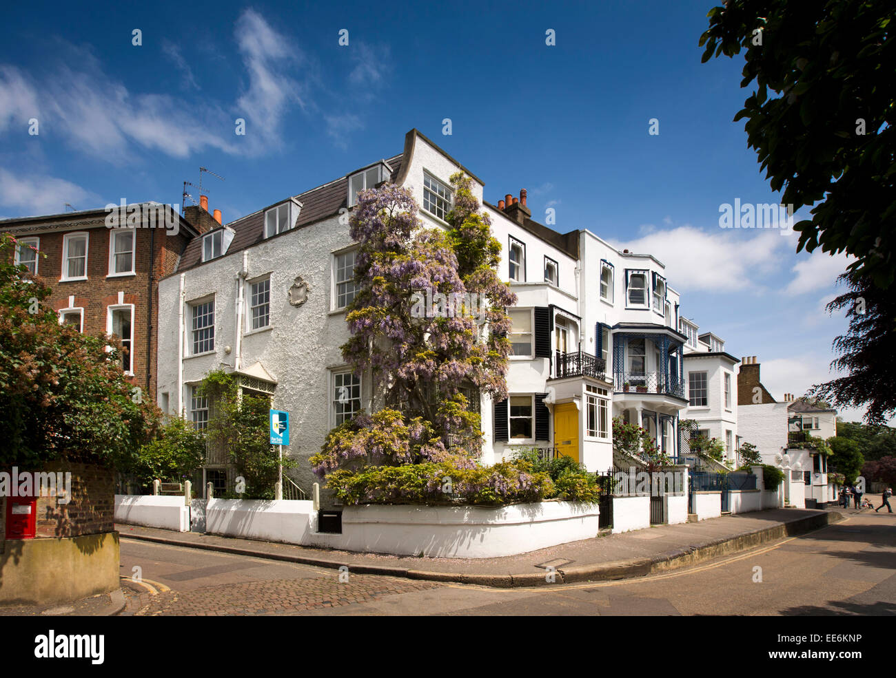 Londres, Royaume-Uni, Twickenham, Riverside, Aubrey House en milieu de terrasse de maisons élégantes Banque D'Images