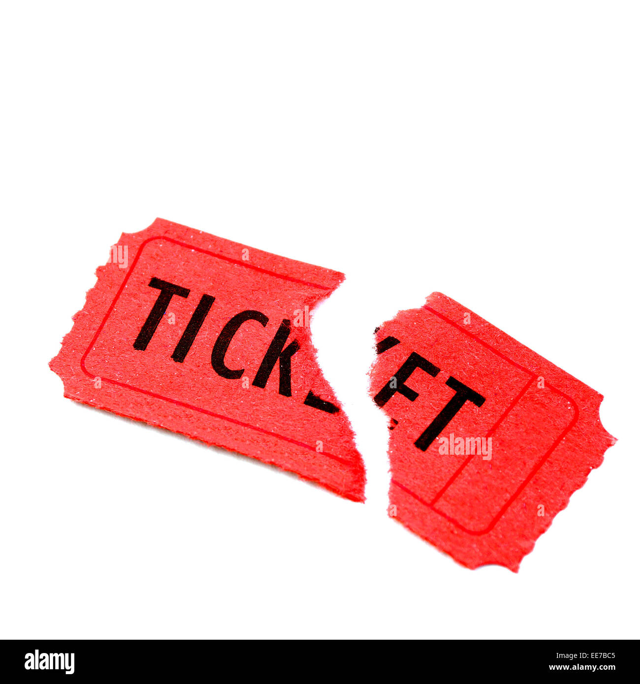 Seul ticket rouge déchiré pour l'admission à un événement Banque D'Images