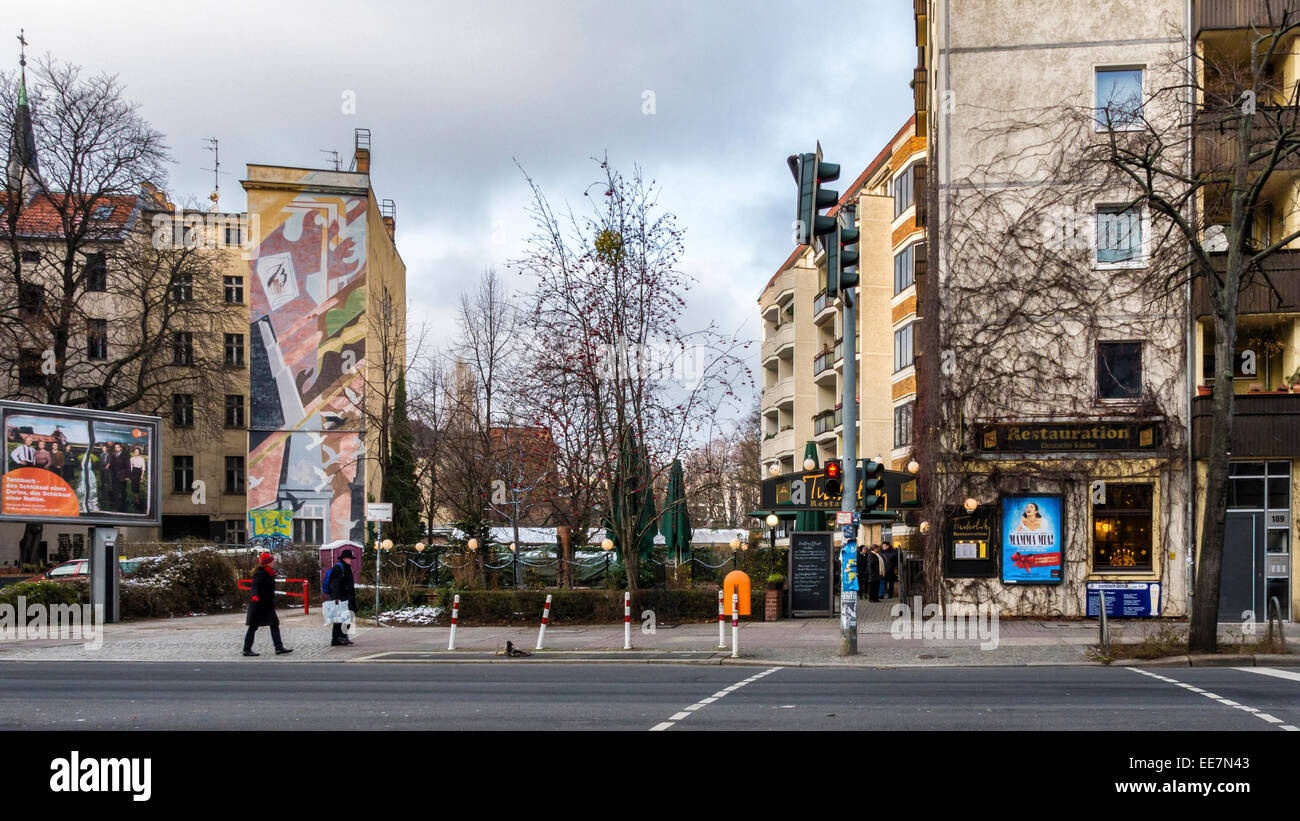 La rue Berlin - restaurant Tucholsky, bâtiments et le street art Banque D'Images