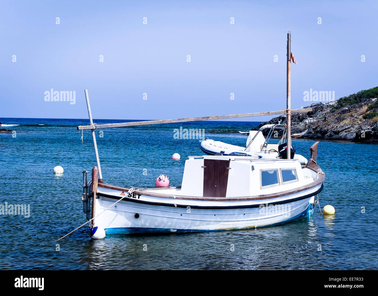 Amarré seul bateau de pêche. Banque D'Images