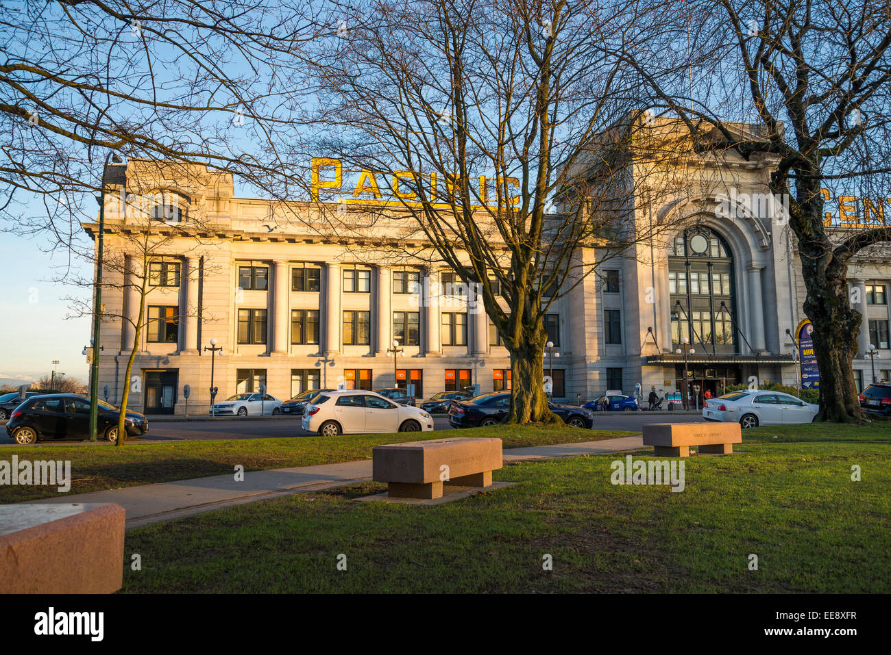 Massacre de Montréal Women's Memorial, marqueur de l'évolution de Thornton Park, en face de la gare Centrale du Pacifique, Vancouver bus station Banque D'Images