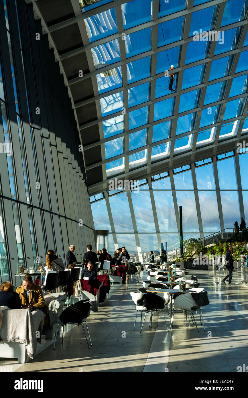 Le Sky Garden est un jardin public et plate-forme d'observation en haut de 20 Fenchurch Street, également connu sous le nom de Walkie-Talkie de Banque D'Images